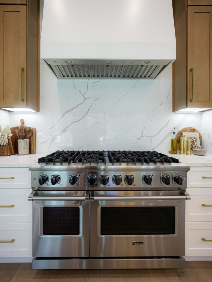 calacatta quartz range backsplash