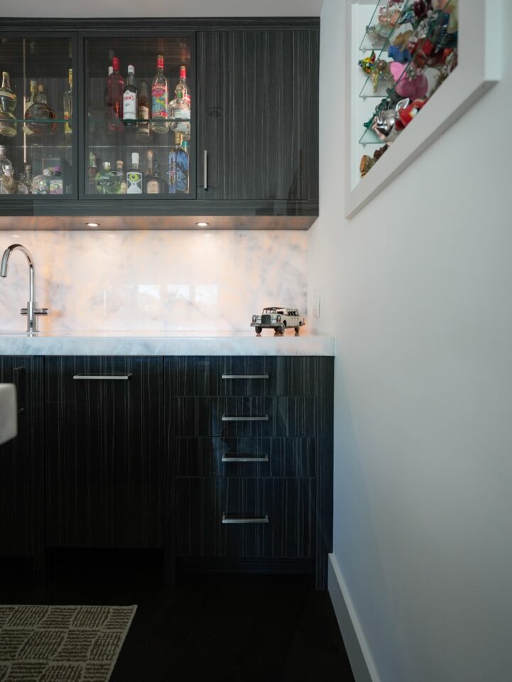 illuminated glass bar cabinets